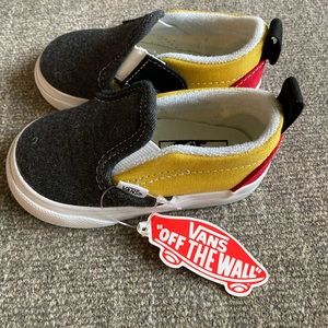 New in Box Vans Slip-On V Vans Coastal toddler sneakers 4.5T